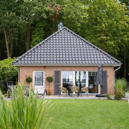 Wilde Orange 250 M Vom Spielcasino Entfernt Mit Grossem Garten Und Eigener Seeterrasse Im Boutiqe Stil Bad Zwischenahn