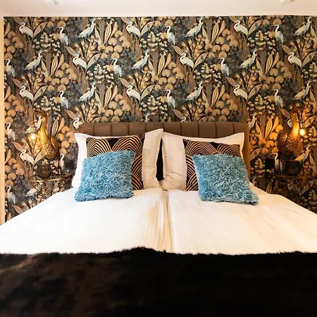 Wilde Orange 250 M Vom Spielcasino Entfernt Mit Großem Garten Und Eigener Seeterrasse Im Boutiqe Stil Apartment