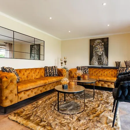 Wilde Orange 250 M Vom Spielcasino Entfernt Mit Grossem Garten Und Eigener Seeterrasse Im Boutiqe Stil *