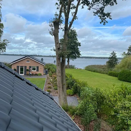 Wilde Orange 250 M Vom Spielcasino Entfernt Mit Grossem Garten Und Eigener Seeterrasse Im Boutiqe Stil Apartment Bad Zwischenahn
