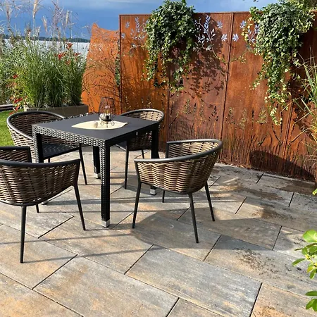 Wilde Orange 250 M Vom Spielcasino Entfernt Mit Grossem Garten Und Eigener Seeterrasse Im Boutiqe Stil Apartment *
