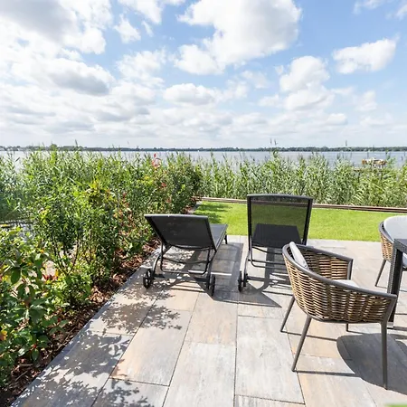Wilde Orange 250 M Vom Spielcasino Entfernt Mit Grossem Garten Und Eigener Seeterrasse Im Boutiqe Stil Apartment Bad Zwischenahn