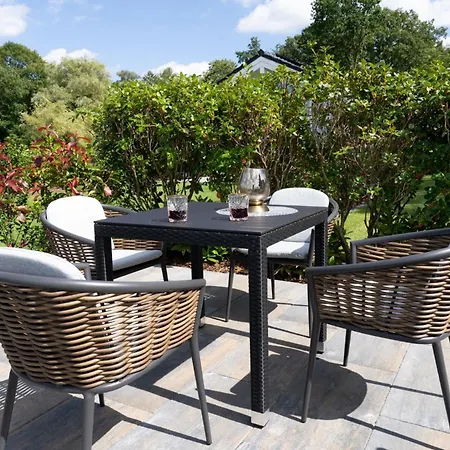 Wilde Orange 250 M Vom Spielcasino Entfernt Mit Grossem Garten Und Eigener Seeterrasse Im Boutiqe Stil